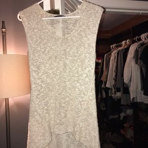 Sleeveless sweater/vest